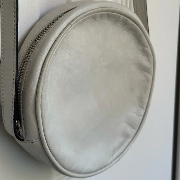 L’INTERVALLE WHITE LEATHER ROUND PURSE - Picture 6 of 7